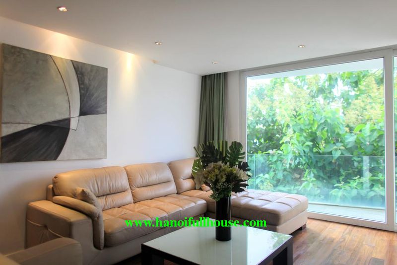 Luxury 2-bedroom apartment, area of 100m2 in serviced apartment building in Tay Ho street, Quang An.