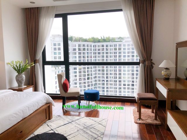 Gorgeous apartment with 3 bedrooms in R5-Royal city Nguyen Trai