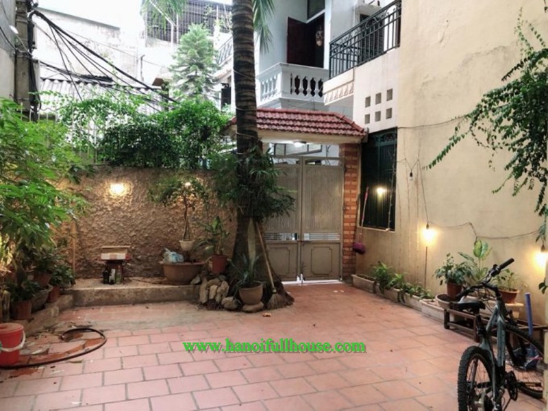 Cheap house with four bedrooms, fully furnished in Hai Ba Trung for rent