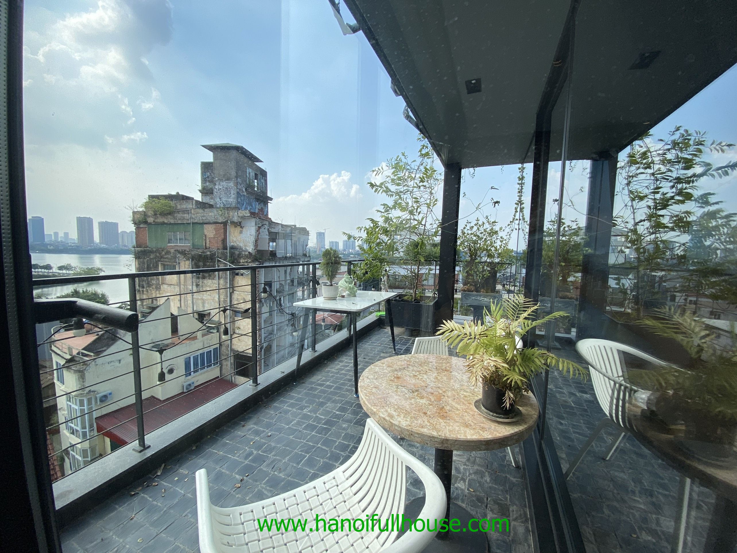Lake view one bedroom apartment in Tay Ho dist 