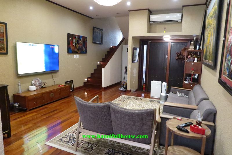 Modern house with 4 bedroom in Tay Ho for rent now