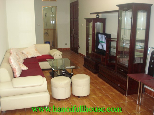Cheap nice apartment with 2 bedroom for rent in Hoang Cau Lake, Dong Da dist, Ha Noi