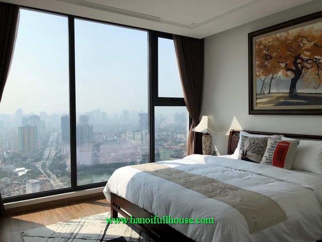 Three bedroom luxury apartment on high floor of Vinhomes Metropolis, Lieu Giai street, Ba Dinh