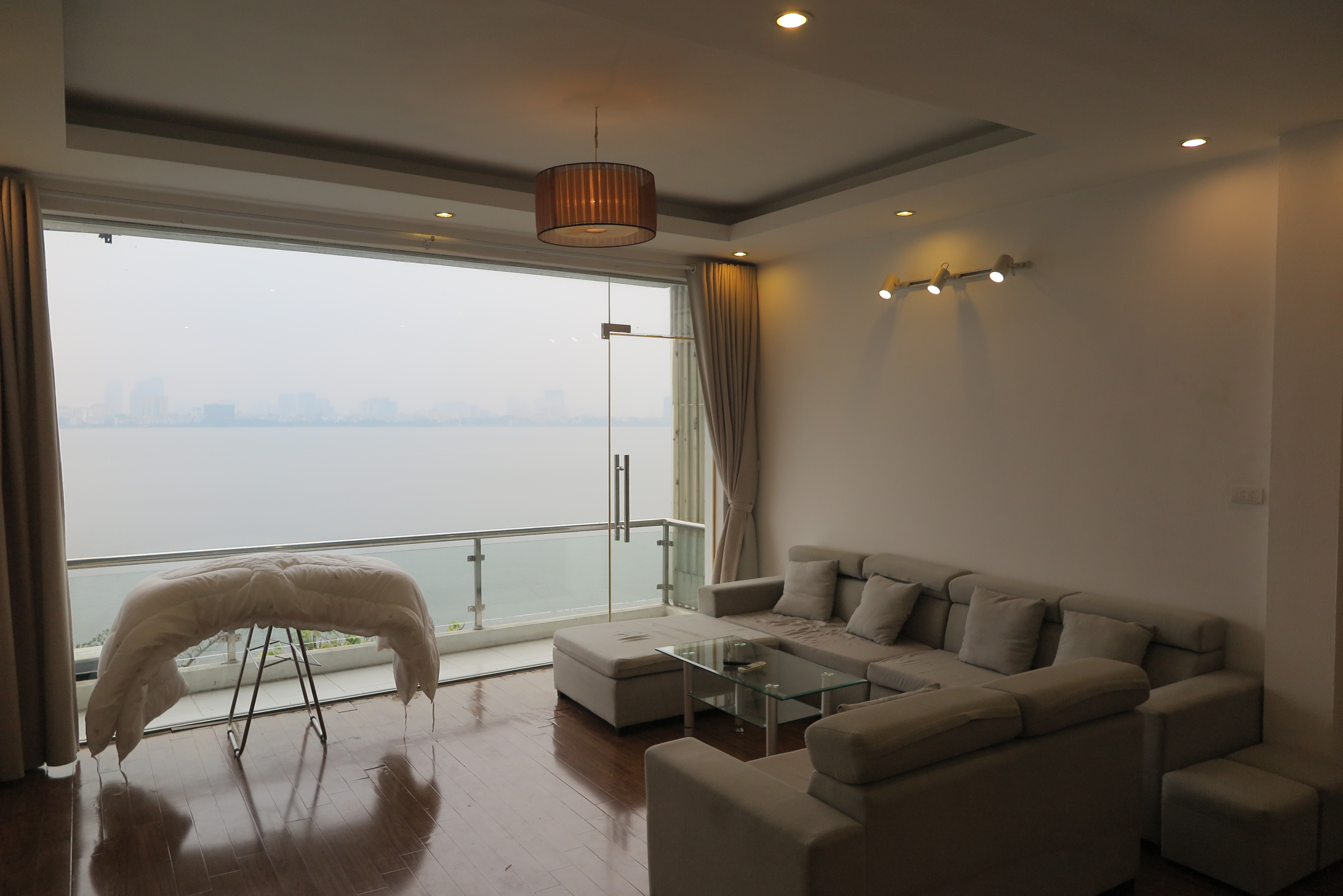 Lake view apartment in Tay Ho, Hanoi - 01 bedroom with big balcony 