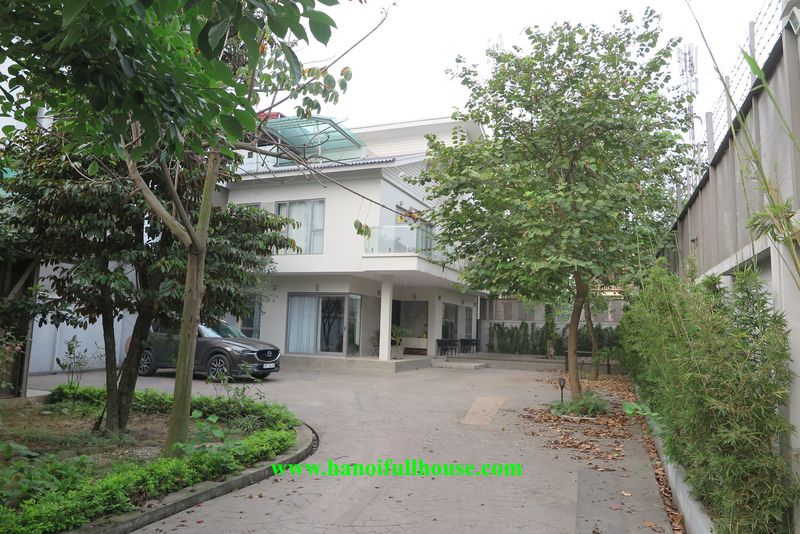 Find the garden villa in Hanoi, modern, good location suitable for family, embassy. 