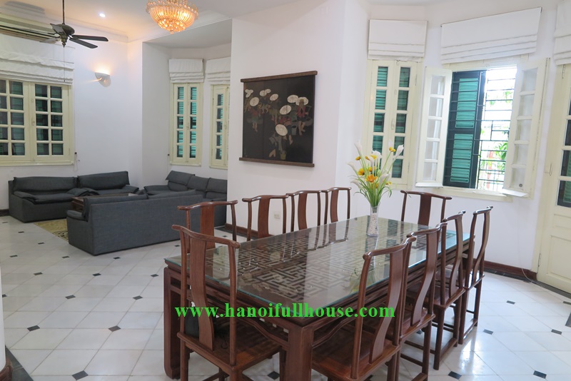 Cheap garden villa in Hanoi Center for family expats- 4 bedrooms, car access