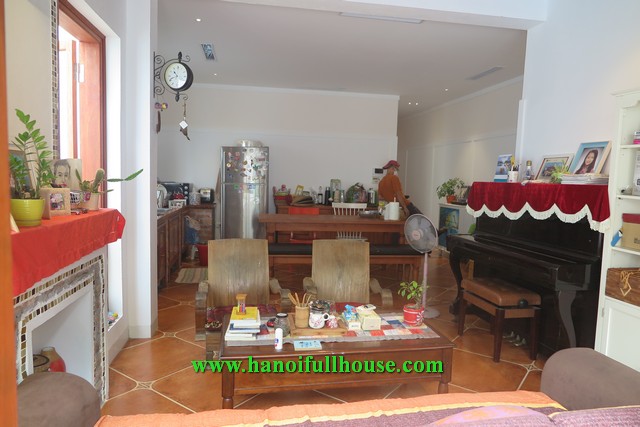 Nice house with Jacuzzi in the bathroom, 3 bedrooms, big yard on Ngoc Thuy for rent.