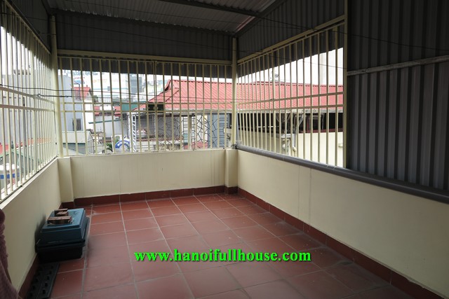 Small house on Ngoc Lam street, 5 bedrooms, cheap price, convenient to go to the center.