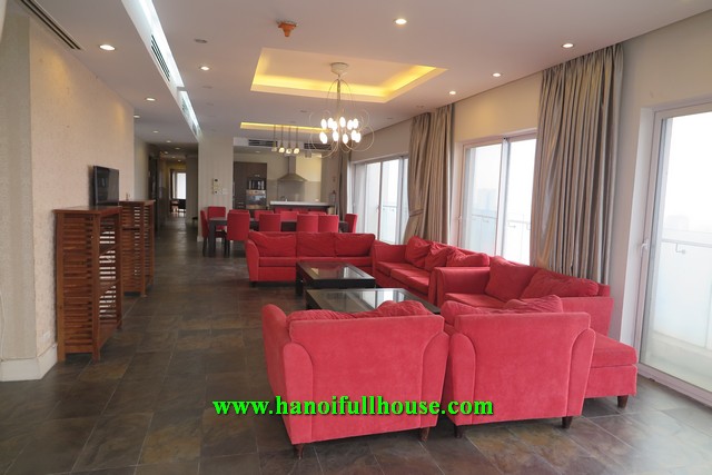 Super beautiful Ruby apartment in the high-class apartment building Golden Westlake, 4 bedrooms, large area for rent immediately.