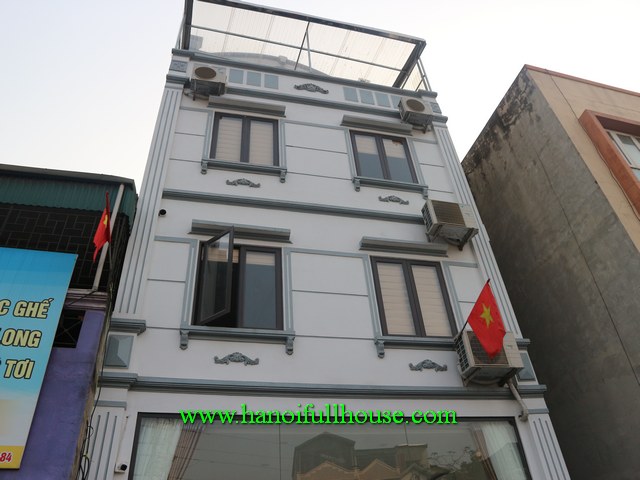 Good house for rent to do business, an office in Hai Ba Trung dist. Car access, elevator available 