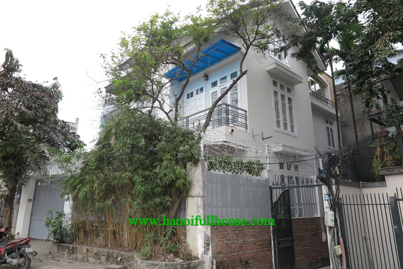 Woa! Amazing nice house in Au Co, Tay Ho district: 6 bedrooms and yard garden