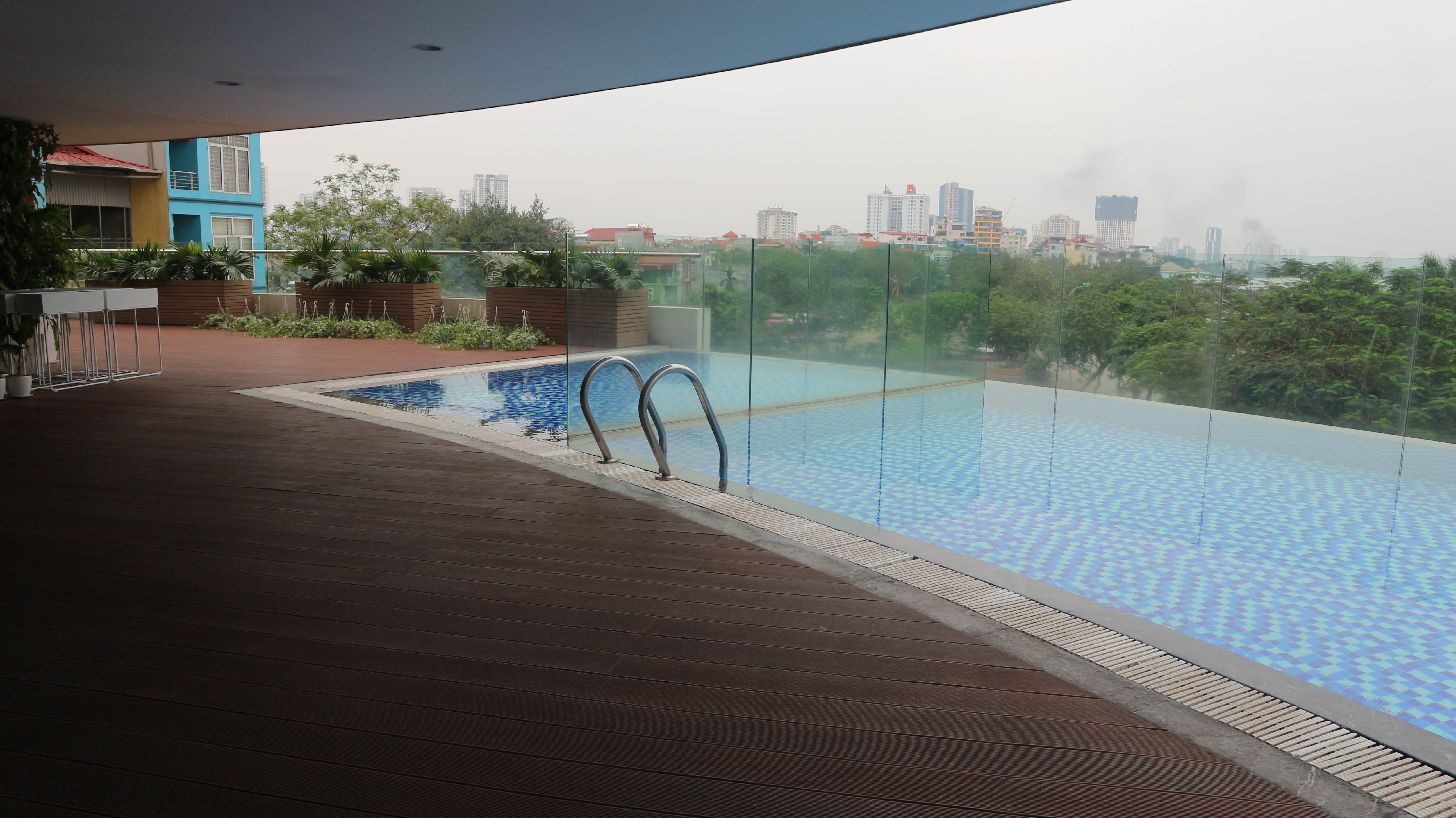 Watermark apartment, 03 bedrooms, lake view, swimming pool for rent now