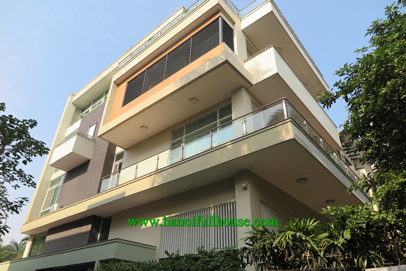 Super nice and modern villa on Dang Thai Mai street, elevator, big balconies and terrace for lease.