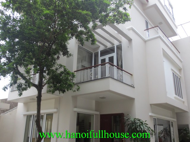 COURT-YARD NICE HOUSE TO LET IN TAY HO DIST, HA NOI