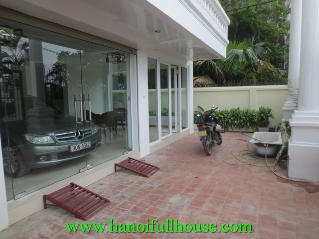 WEST LAKE VILLA WITH COURTYARD, BEAUTIFUL LAKE VIEW FOR RENT IN TAY HO DIST, HA NOI