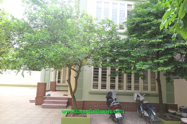 Do you believe the villa is 650 m2 for rent with this price? Extra large villa in Tay Ho district for rent