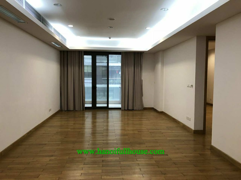 Are you looking for unfurniture apartment in Dolphin Plaza? 133 m2, full of light