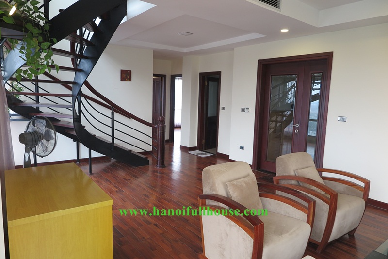 03 bedrooms penthouse in Tay Ho, area of ​​200 sqm, balcony 40 sqm, red river view very beautiful