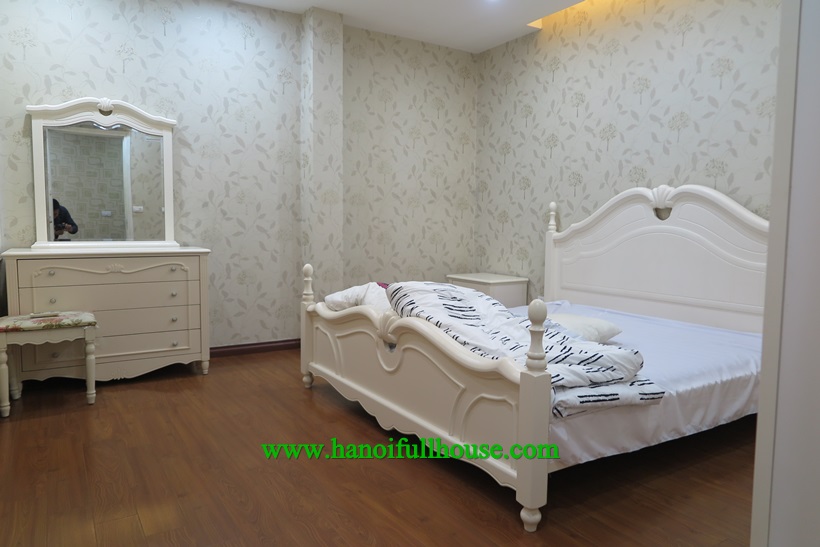 So cheap and nice 3 bedroom apartment to rent in Ba Dinh center,Ha Noi