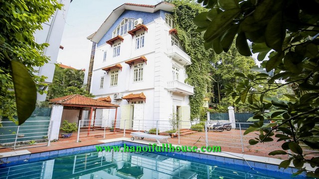 Amazing villa with lake view on the top floor, nice decor, swimming pool and garden.