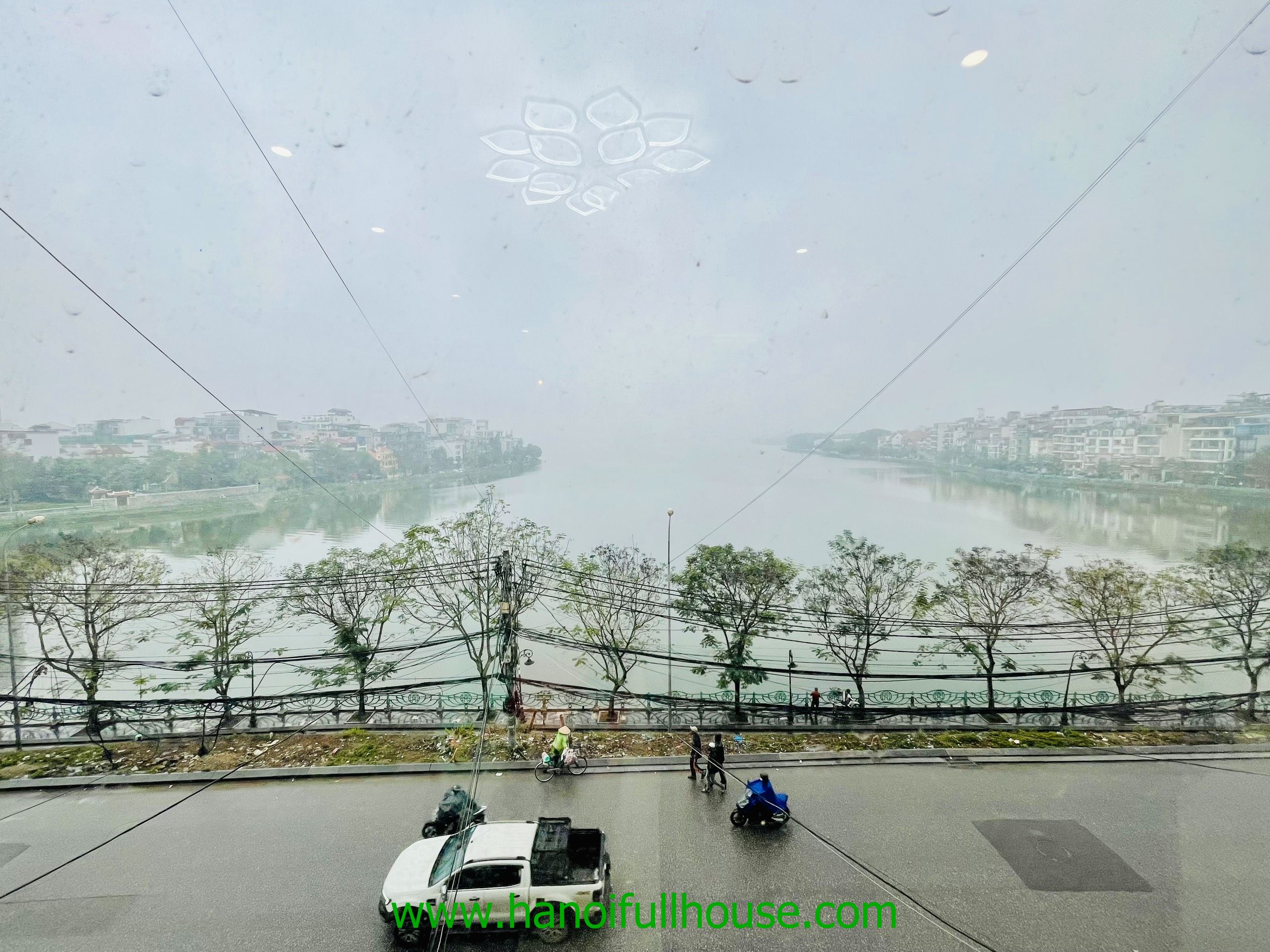 Brand new modern 2 bedroom apartment on Xuan Dieu str.