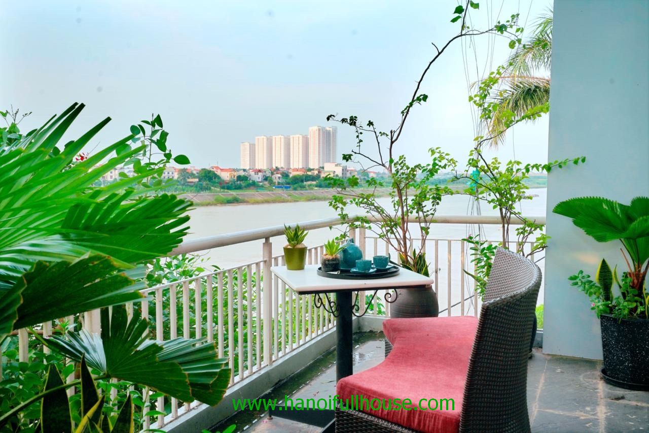 Căn hộ 2 phòng ngủ đủ đồ, hiện đại, view Sông Hồng cho thuê