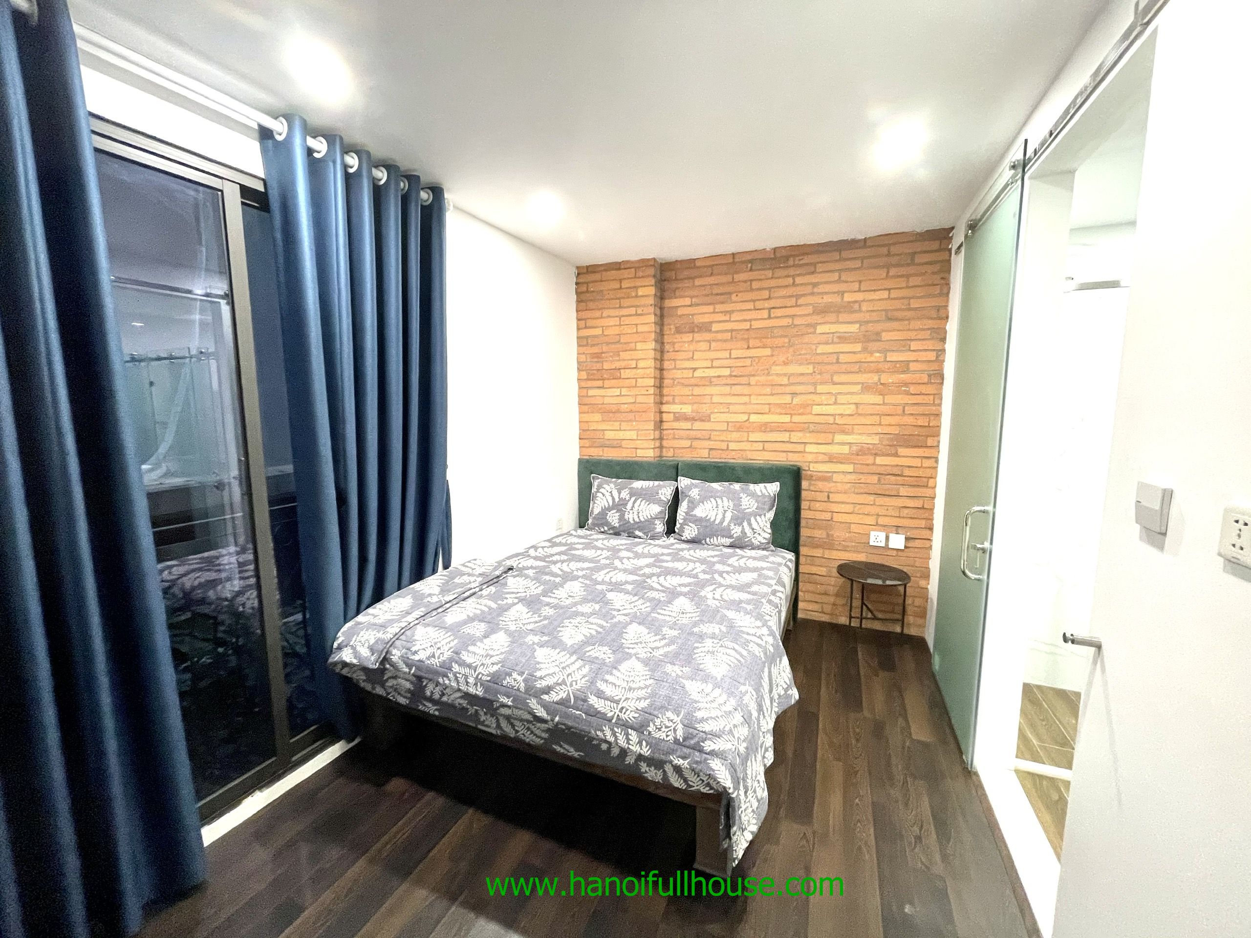 Cheap price for 2 bedroom apartment near West lake for rent