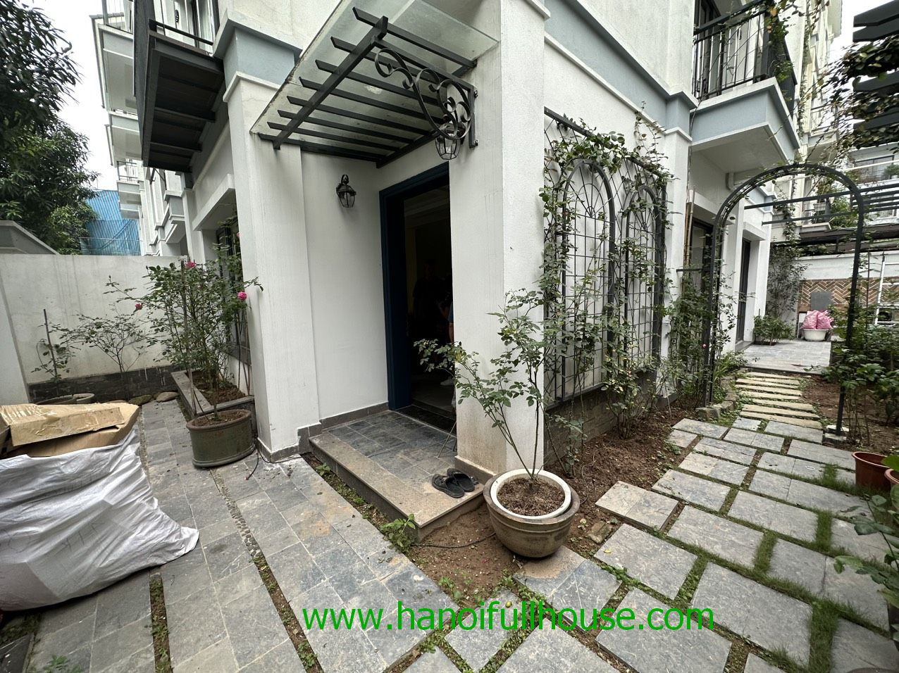 Beautiful Villa, full furnished in Gamuda Garden Hoang Mai for rent 