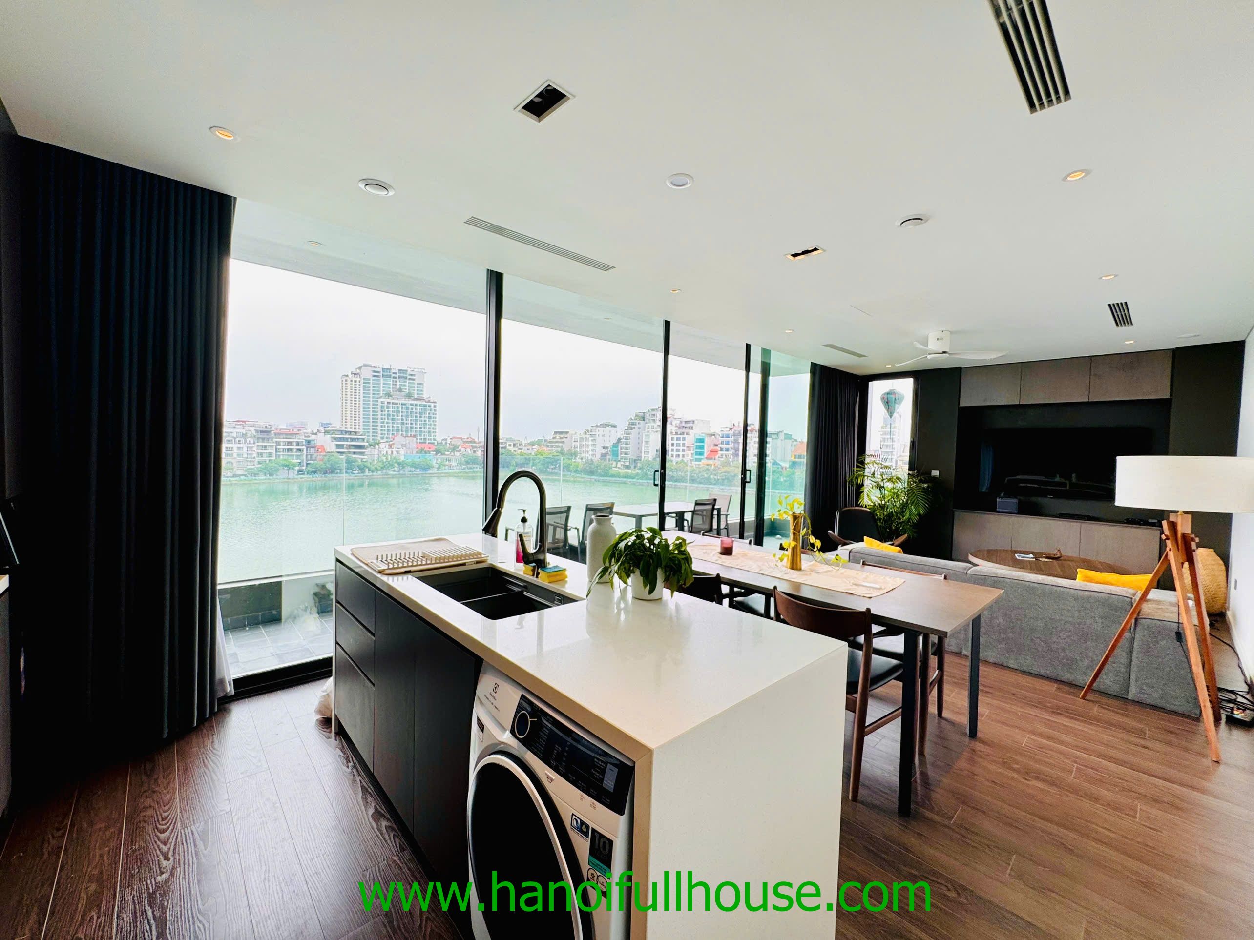 Căn hộ view Hồ tuyệt đẹp, 2 phòng ngủ ở Từ Hoa cho thuê