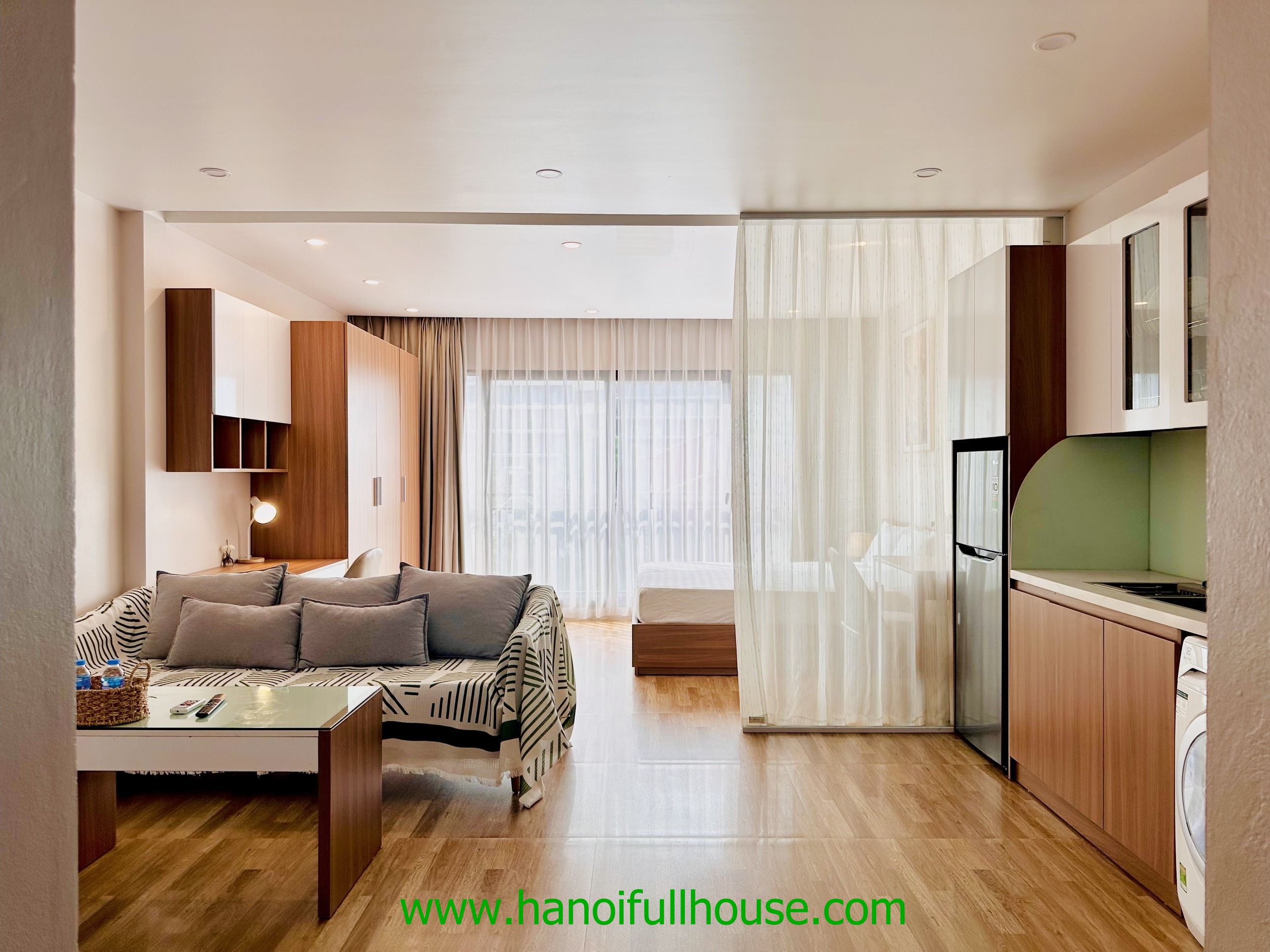 Căn hộ 1 phòng ngủ đẹp, hiện đại, nhiều ánh sáng ở Tây Hồ