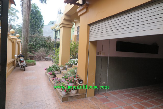 400m2 villa is suitable for opening school, company or living in Tay Ho, Hanoi