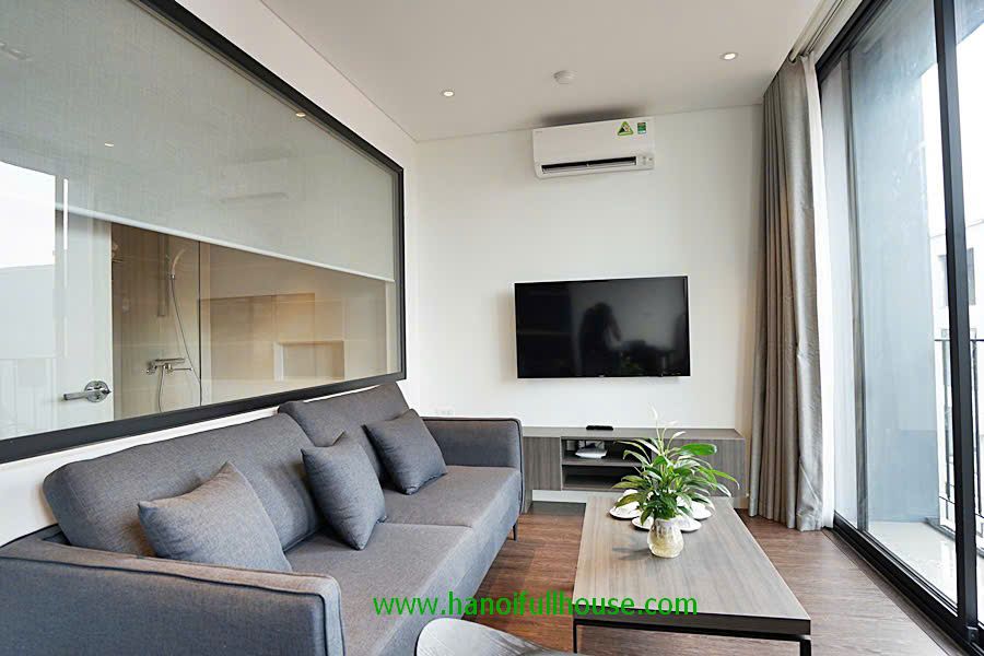 Căn hộ 1 ngủ, hiện đại, nhiều ánh sáng ở Tây Hồ cho thuê