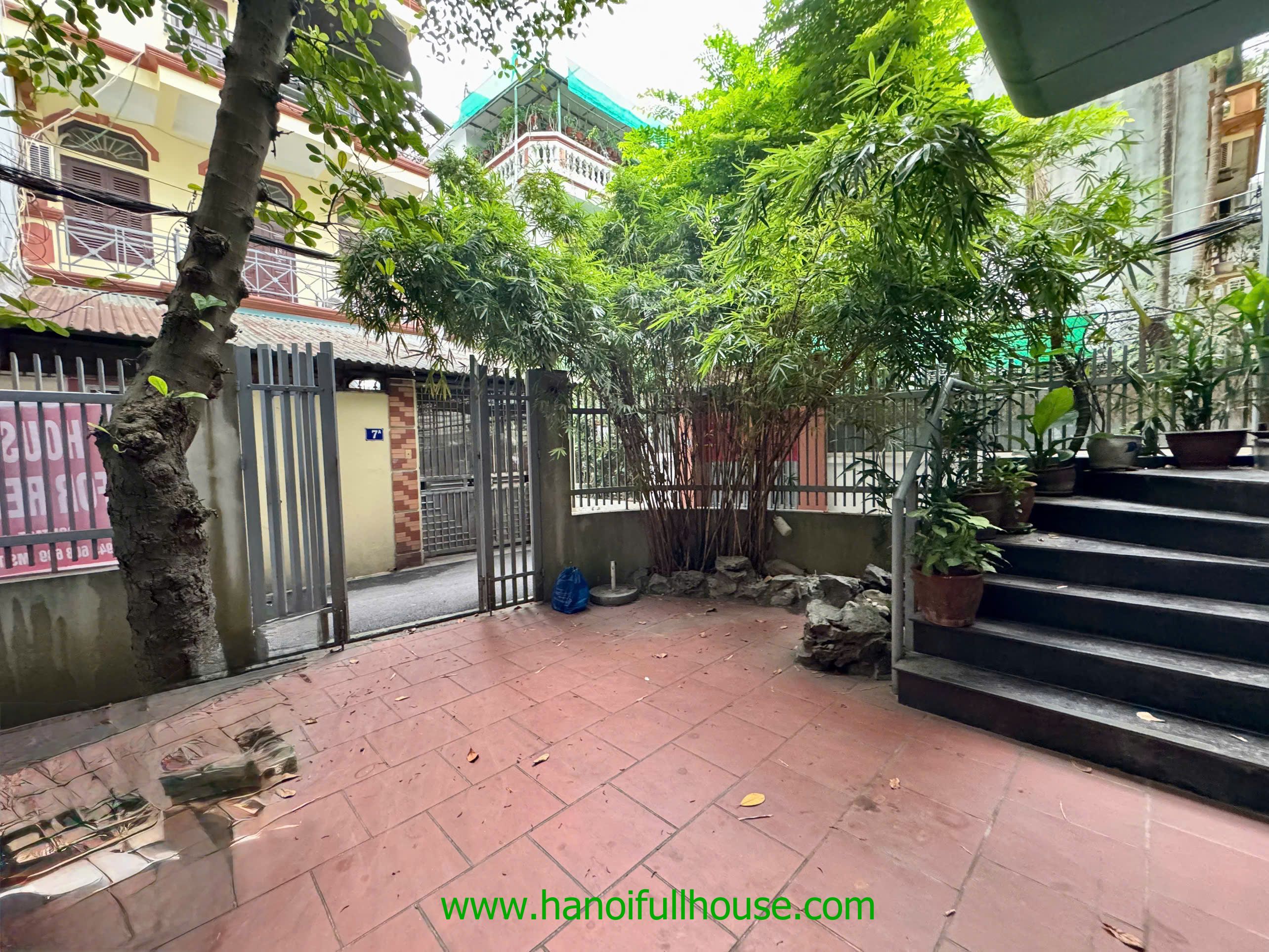 Courtyard 4 bedroom house in Tay Ho for rent