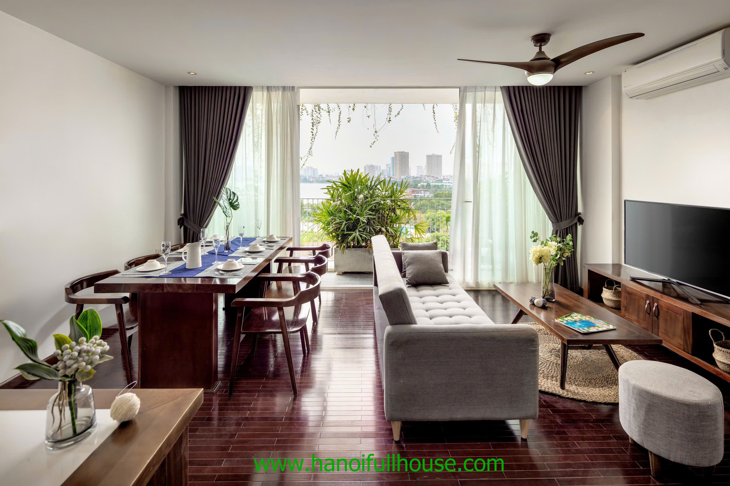 Luxury 3 bedrooms apartment with lake view in Tay Ho for rent now 