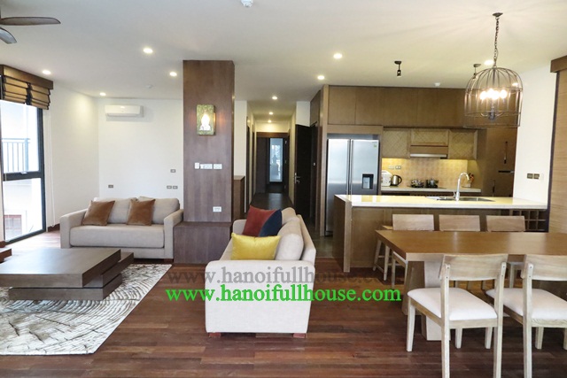 Cho thuê căn hộ sang trọng, nội thất cao cấp, có bể bơi, nhìn ra Hồ Tây thoáng mát