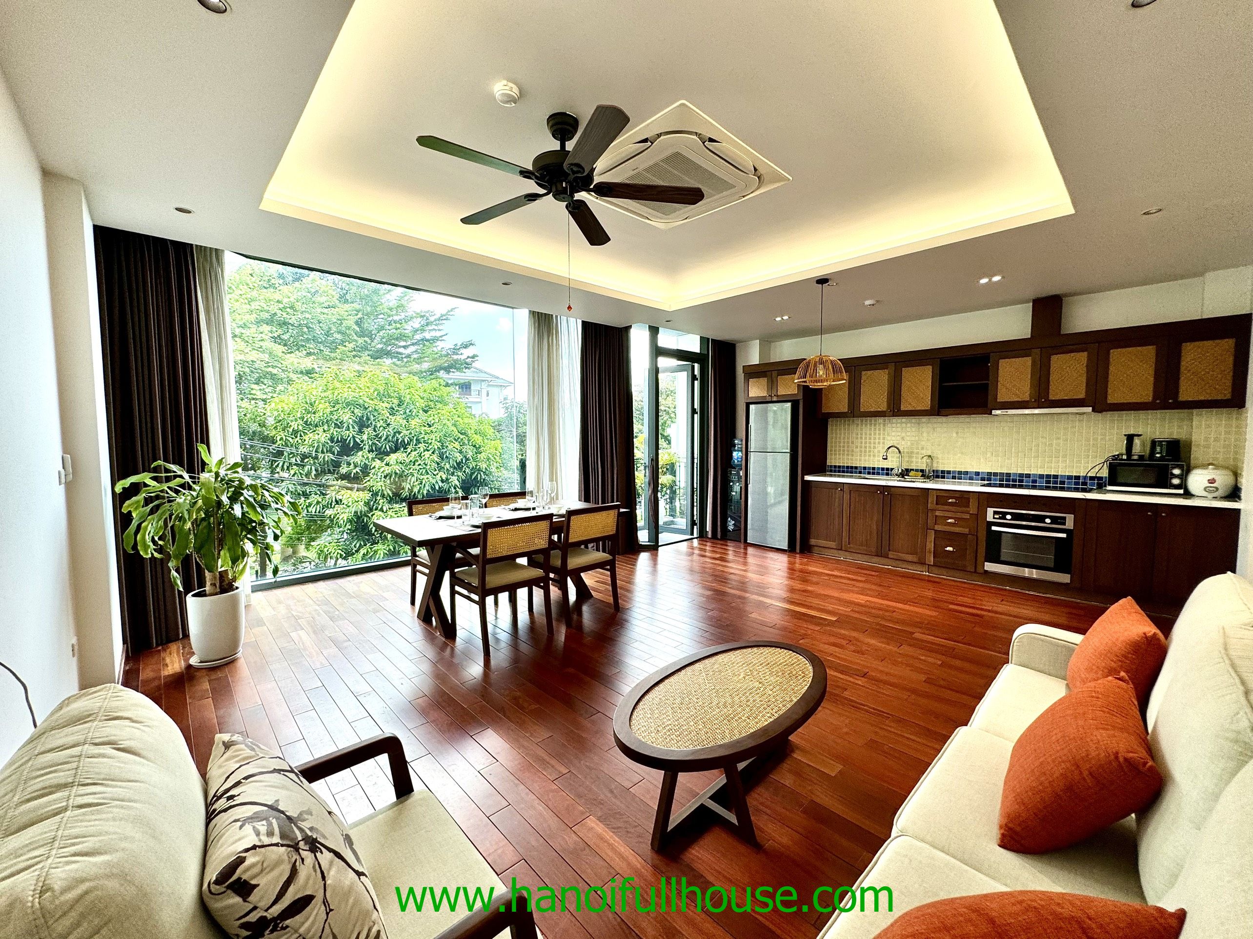 Beautiful 2 bedroom apartment for rent on Tu Hoa street.