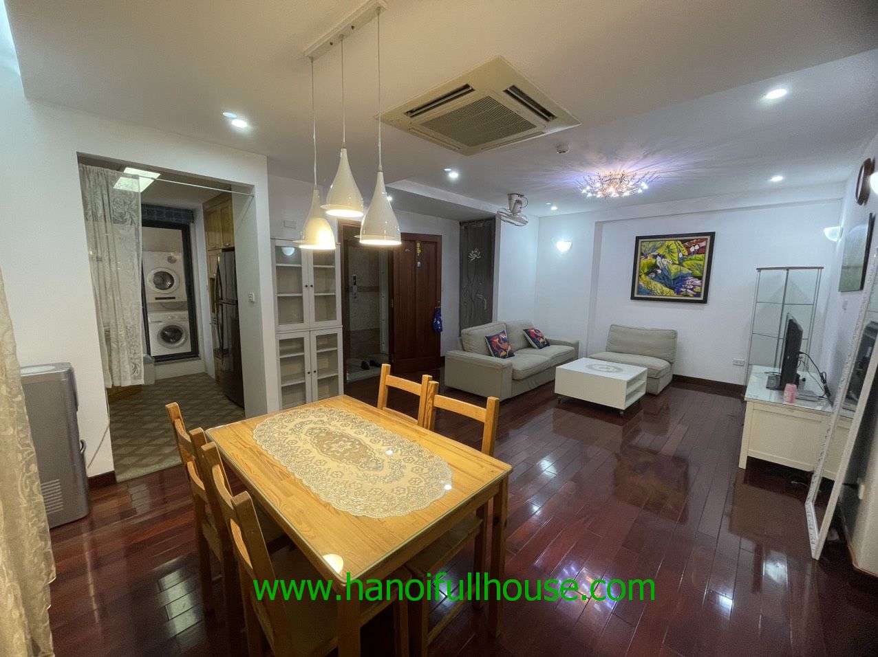 Luxurious serviced apartment with 2 beds for rent in Hoan Kiem district, Ha Noi