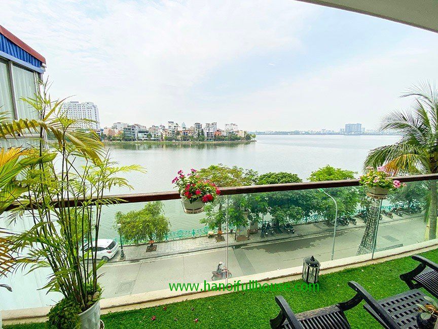 Lake view 2 bedroom apartment for rent in Tay Ho.