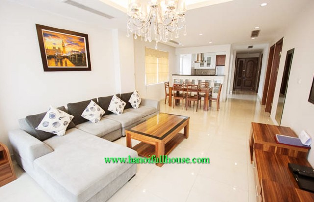 3 BRs apartment with facilities, luxury furnishings, elevator and guardian