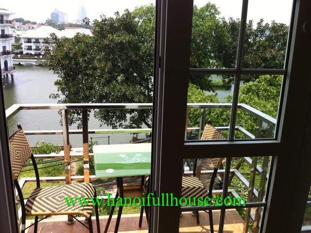 One bedroom serviced in West Lake area, lake view, fully furnished, balcony & very quiet