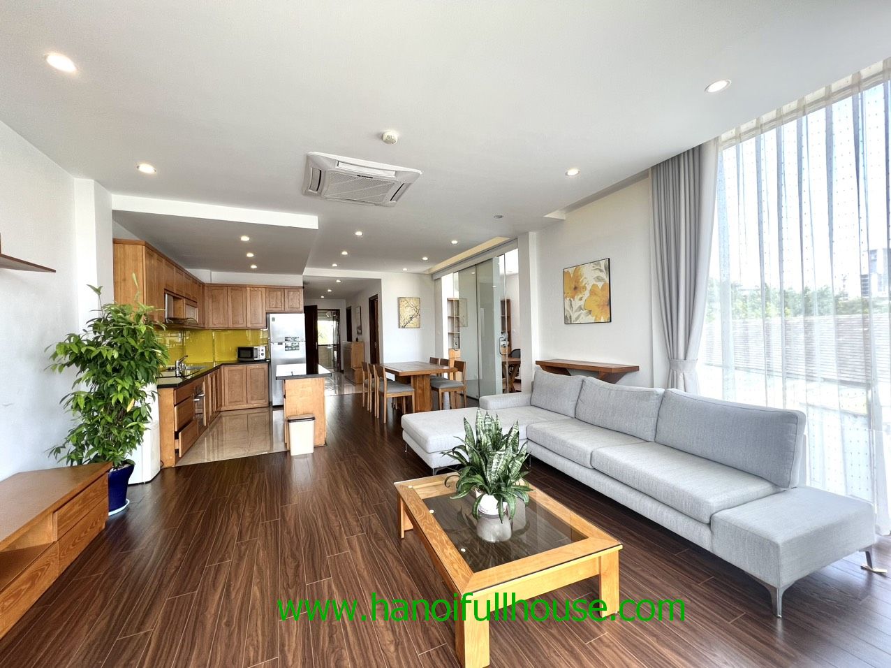 Great apartment with 2 bedrooms, nice view, lots of light in Tay Ho dist