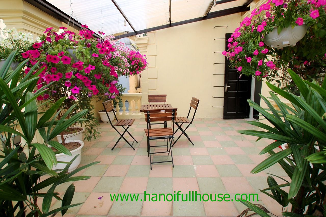 Furnished house with garden, 3 bedrooms in Tay Ho for lease