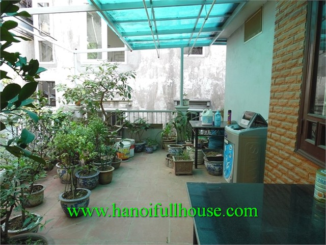 Nhà riêng cho thuê ở trung tâm Hà Nội. Nhà 3 phòng ngủ, đầy đủ nội thất sang trọng