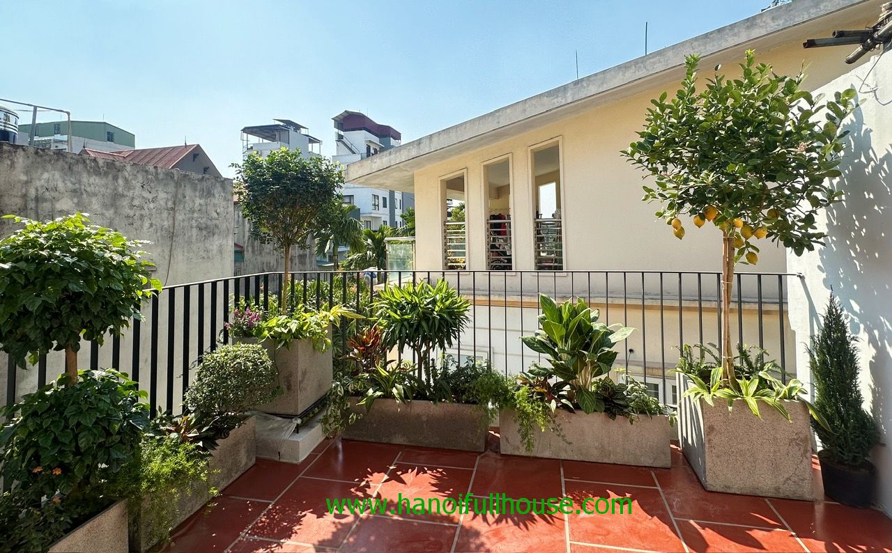 Beautiful house with 4 bedrooms, modern in Tay Ho for lease