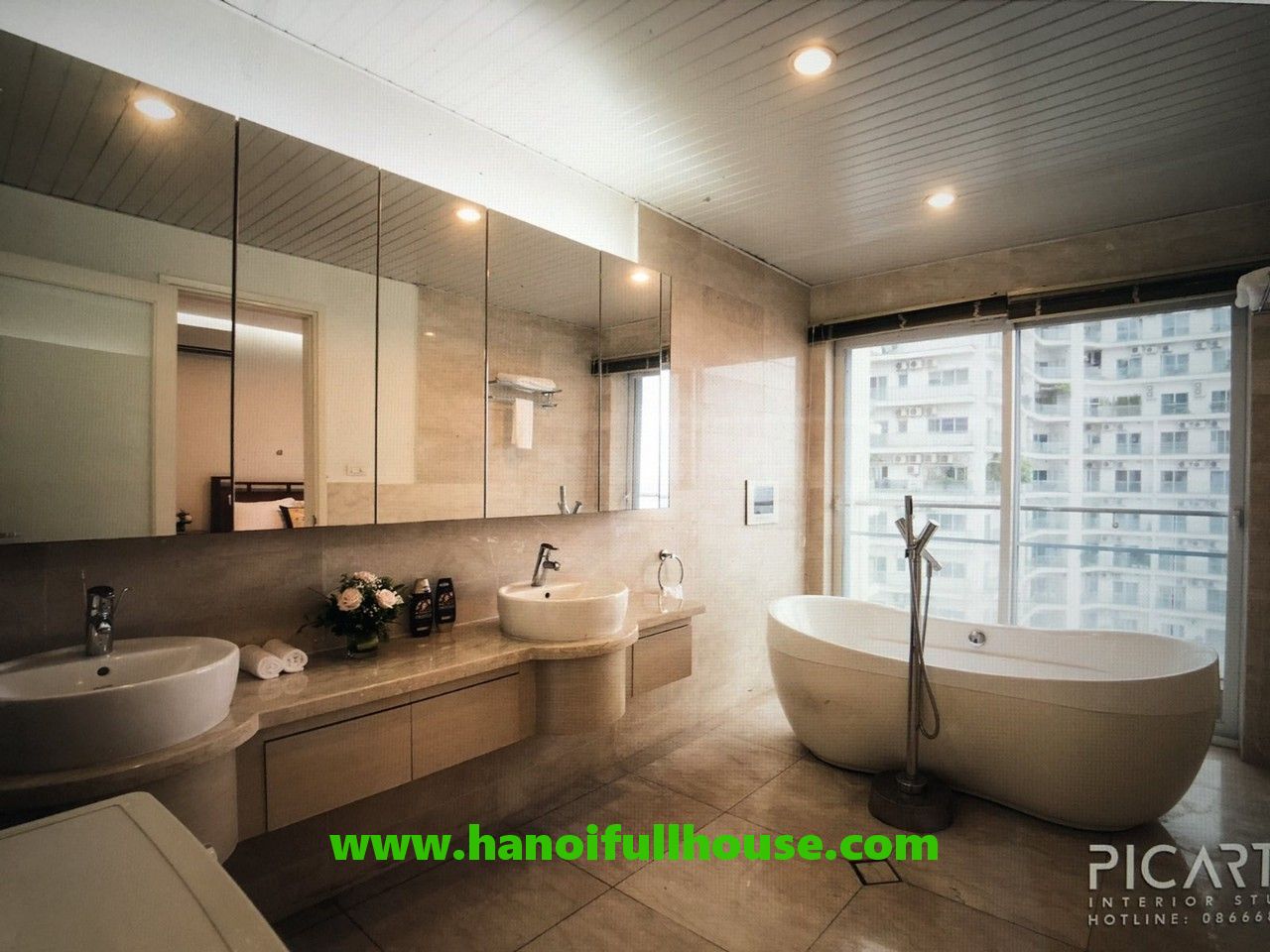 Luxury & modern 4-bedroom apartment near the center, overlooking West Lake,