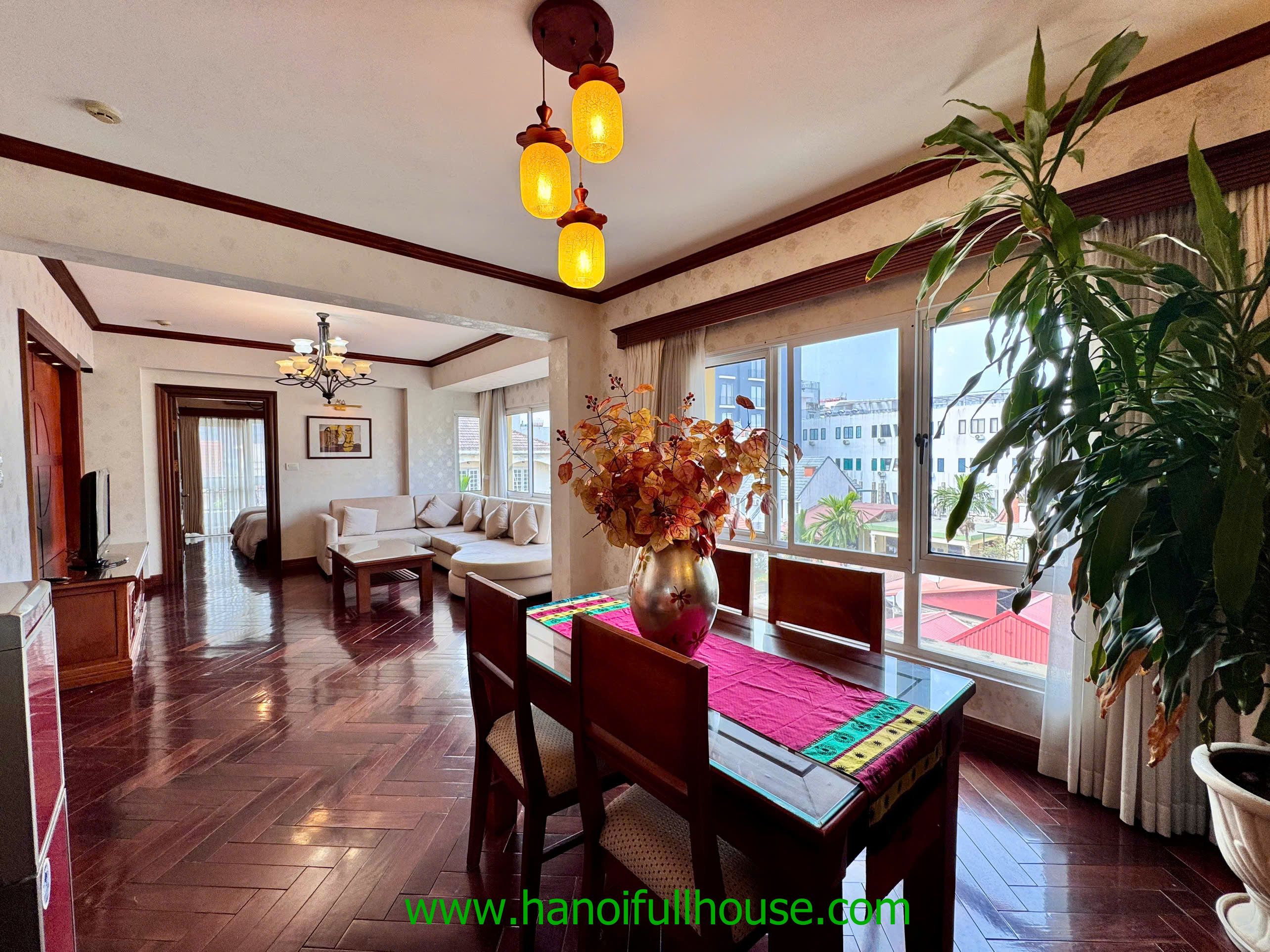 Căn hộ 2 phòng ngủ, có bể bơi ở Tây Hồ cho thuê