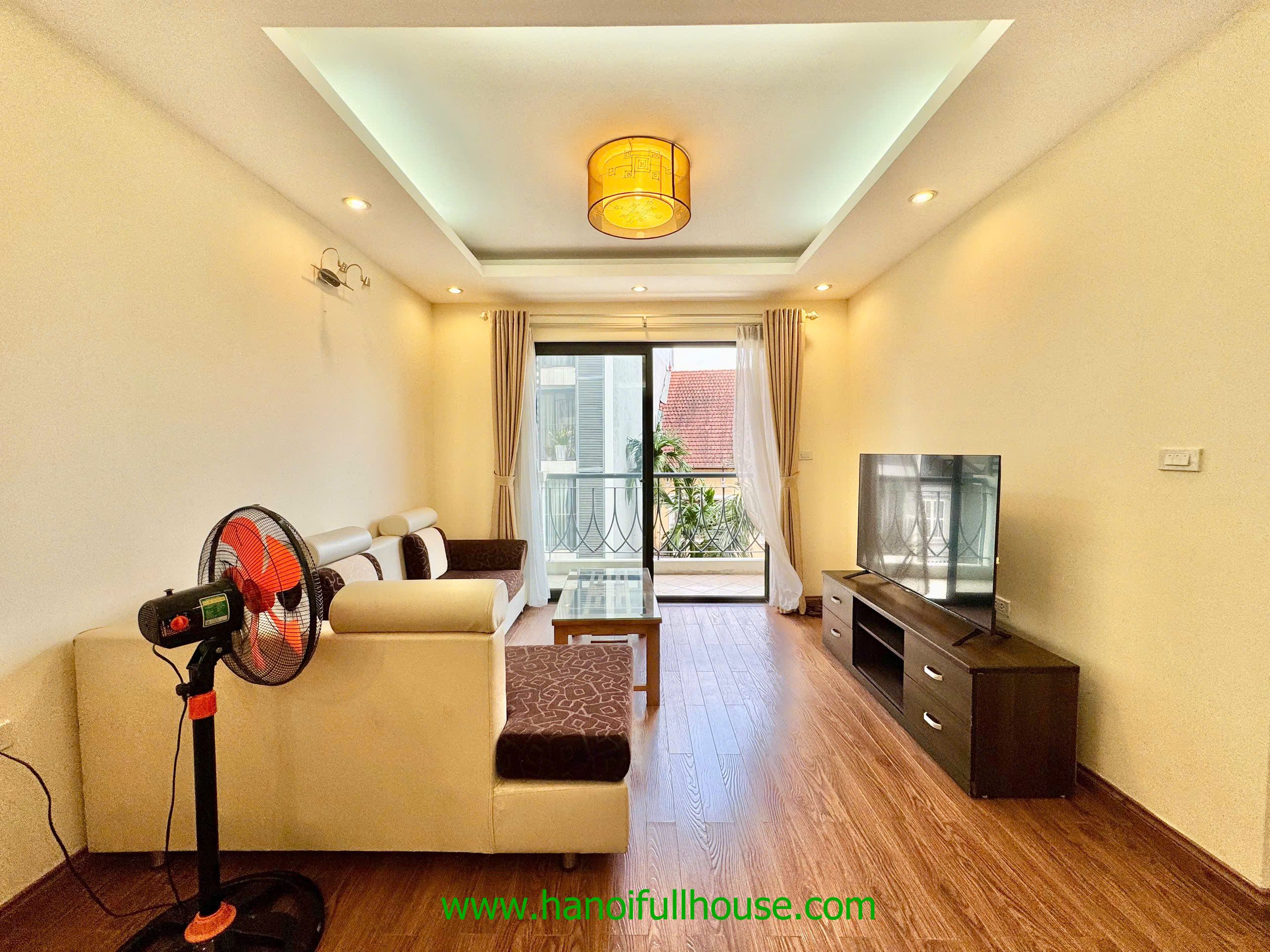 Căn hộ 2 phòng ngủ đủ đồ, nhiều ánh sáng ở đường Âu Cơ cho thuê