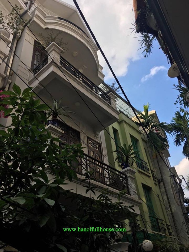 Five bedrooms house with balcony, cheap price 600$/month in Tay Ho for rent