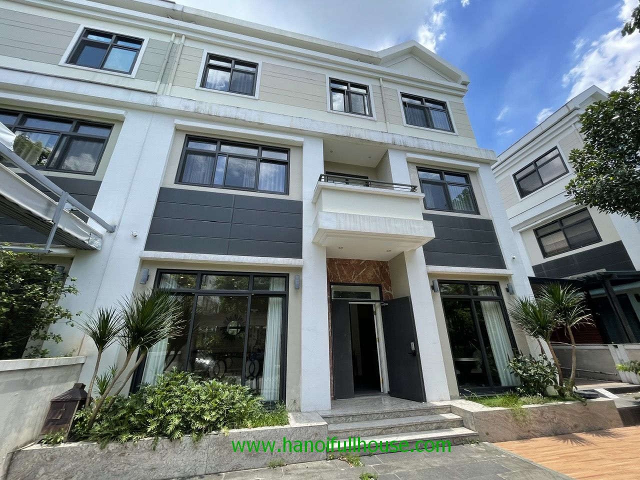 Biệt thự hiện đại, đủ đồ cho thuê ở Starlake