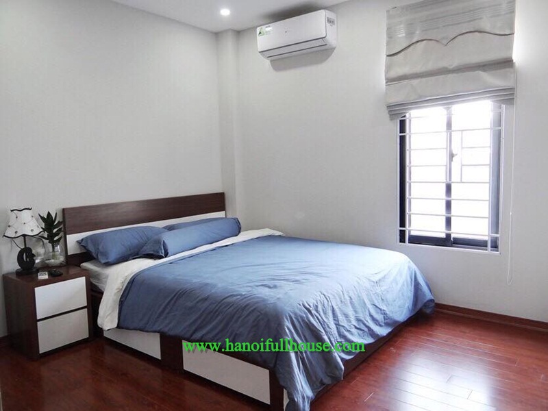 Cho thuê căn hộ dịch vụ mới, nhiều ánh sáng, giá rẻ 300$/tháng ở Ba Đình